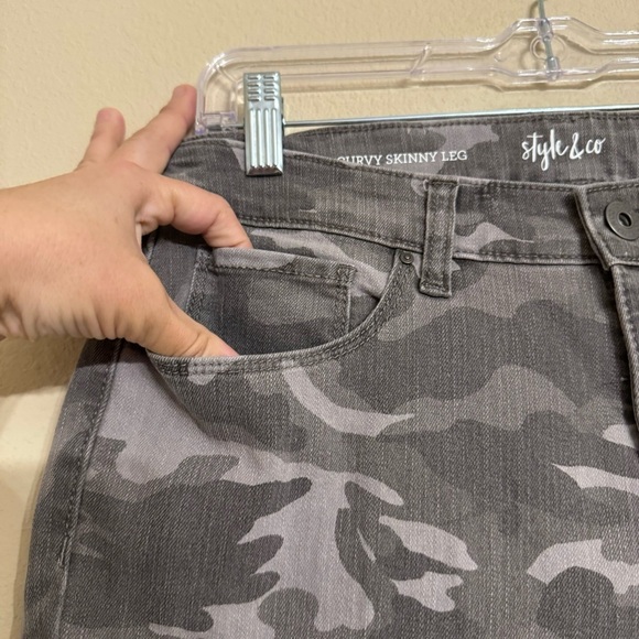 STYLE & CO SKINNY CURVY MID RISE TUMMY CONTROL Gray Falcon CAMO JEANS SIZE 10 - Picture 5 of 16